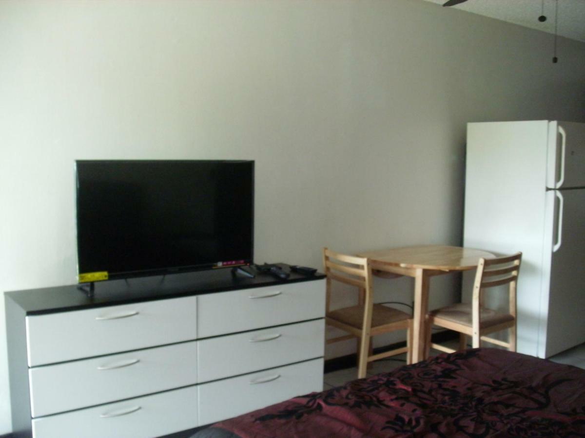 Newly Furnished Large Clean Quiet Private Unit Apartment ฟอร์ต ลอเดอร์เดล ภายนอก รูปภาพ
